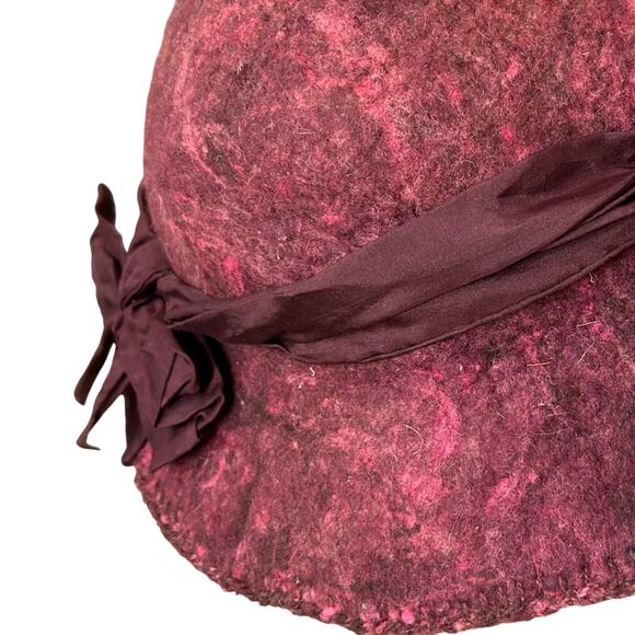 Vintage Hat- Felted wool- purple pink with attached ribbon bow- retro- some wear - Picture 4 of 9